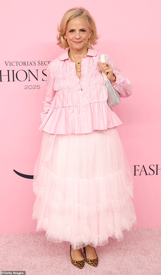 Amy Sedaris opted for a bubblegum top and light pink tiered skirt, but the different shades of pink totally clashed