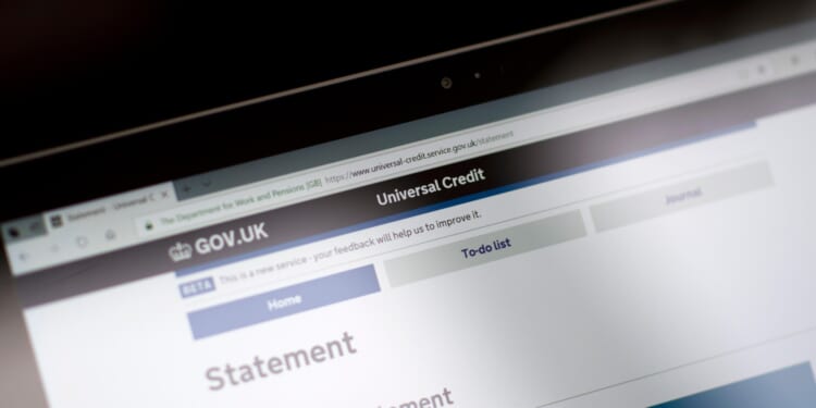 Universal Credit warning over £4.35 rule which means DWP can deduct payments