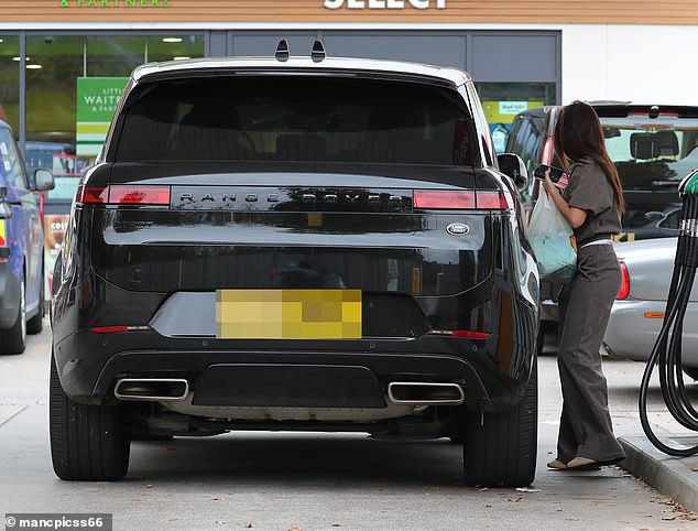 Her laid-back look consisted of a slouchy-fit T-shirt with an elasticated waistband and low-rise wide-leg jogging bottoms