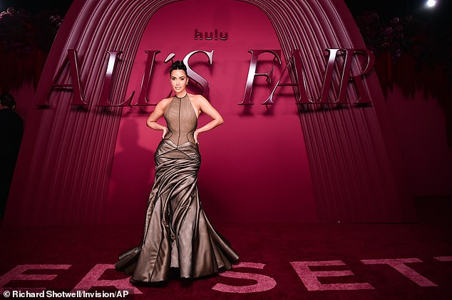 The mother-of-four showed off her toned arms