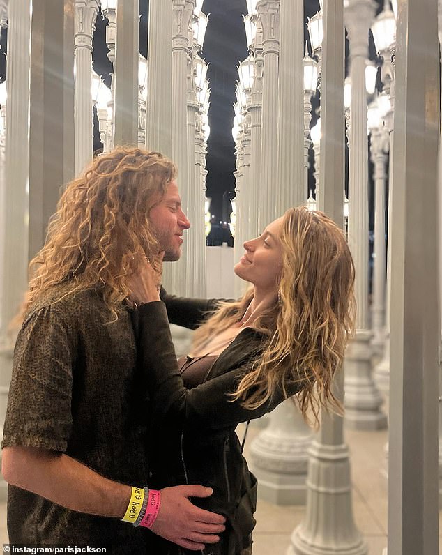 Earlier this earlier Paris suffered yet another blow when she and fiancé Justin Long ended their engagement