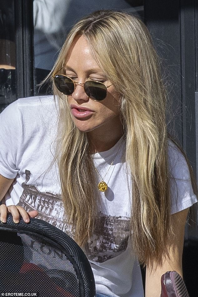To complete her look, Chloe accessorised with a pair of gold-framed Ray-Bans and a gold pendant necklace