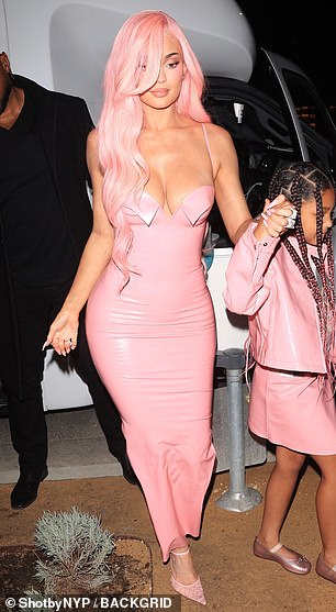 A pink blush was added to her cheekbones for a radiant glow while a nude-colored tint was worn on her lips for a finishing touch