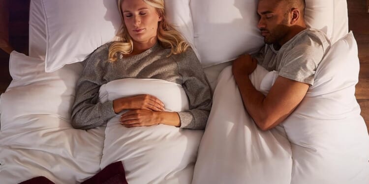 Shoppers rush to buy duvet slashed to £20 that ‘feels like down’ and is ‘perfect for the winter months’ 