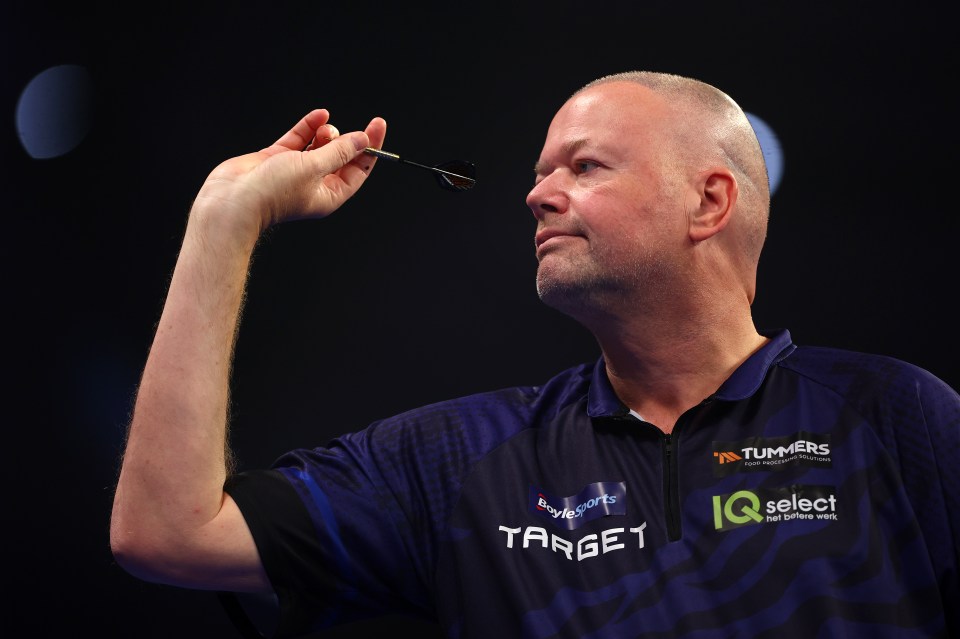 Raymond van Barneveld throwing a dart.