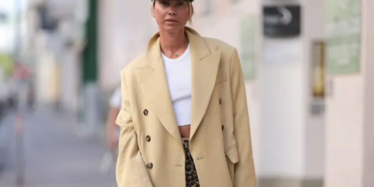 'Such a pet peeve' fashionistas say as they spot a common mistake people make with coats