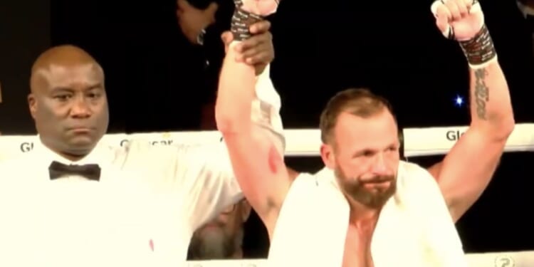 Ex-Chelsea star Jody Morris BEATS David Bentley in charity boxing fight… and aims dig at Arsenal and Tottenham