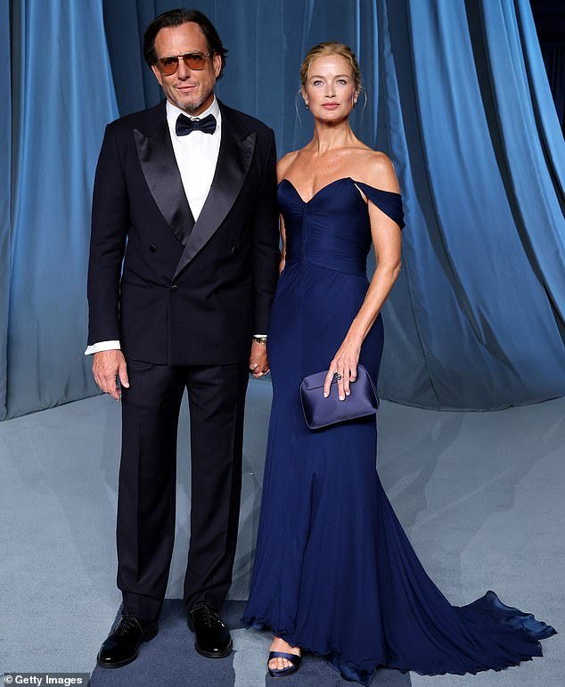 Will Arnett also opted for a classic black tuxedo as well as stylish shades with Carolyn Murphy who wore an elegant strapless blue gown