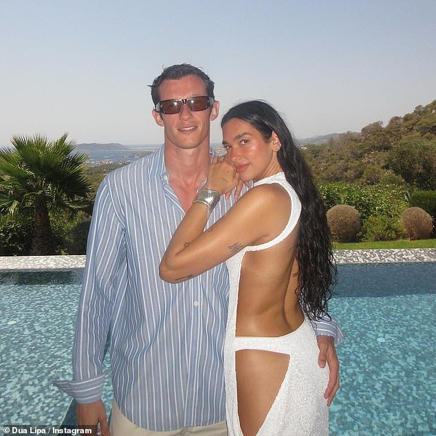 Asked about the difficulty of maintaining a long-distance relationship and planning a wedding with the busy schedules, Callum insisted that the pair are able to make it work with their simple rule of 'it’s never not worth it'