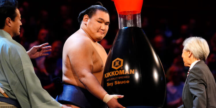 Sumo wrestling star Hoshoryu gets giant bottle of soy sauce after becoming Grand Champion at Royal Albert Hall
