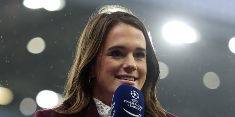 Who is sports interviewer Alex Aljoe, and how many languages does she speak?