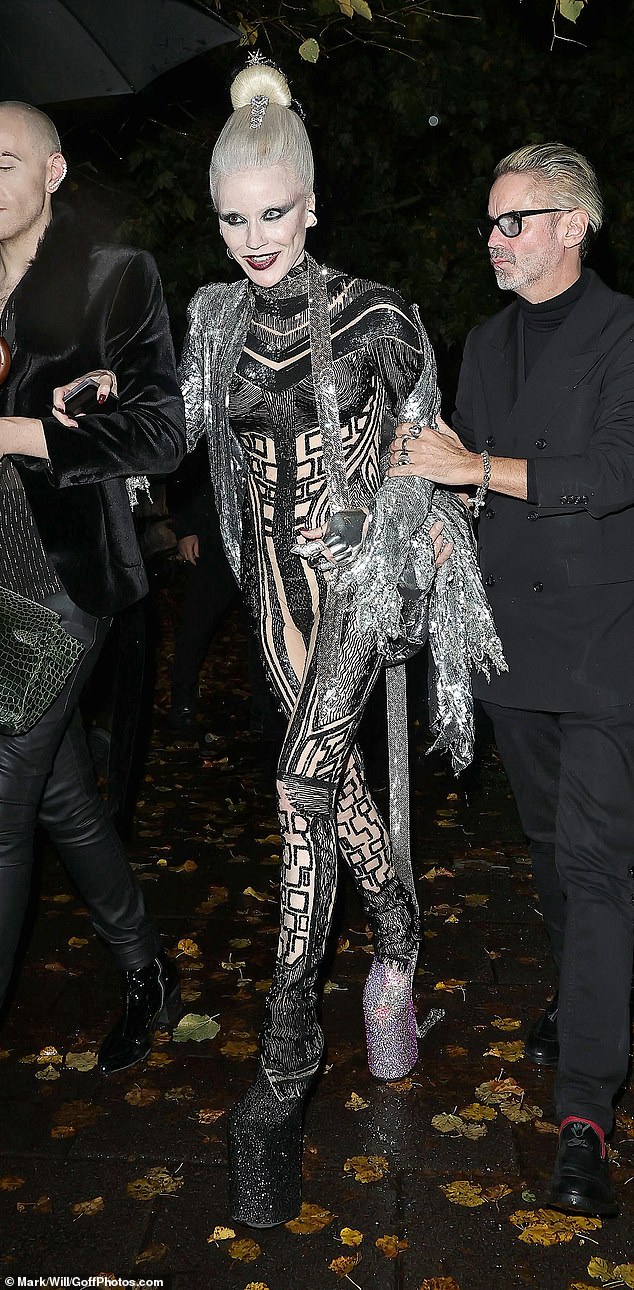 Designer and socialite Daphne Guinness wore a sparkly silver outfit
