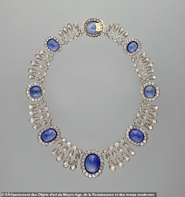 The gang also took a sapphire jewellery set of Queen Marie-Amélie and Queen Hortense. It was made in Paris between 1800 and 1835