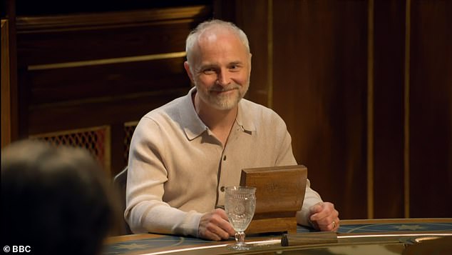 After the previous episode's vote ended in a stalemate, Mark Bonnar was banished from the castle when his fate was left to the Chests of Chance
