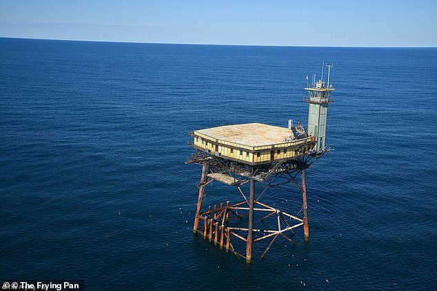 One of the most daring highlights of a stay at Frying Pan Tower, which is surrounded by deep, shark-filled waters, is the shark feeding experience