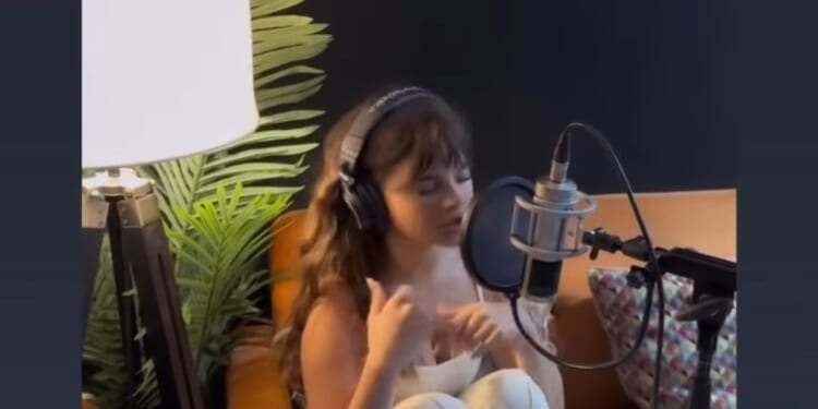 Emotional Coronation Street star Tina O'Brien praises daughter Scarlett Thomas as she shows off incredible singing voice