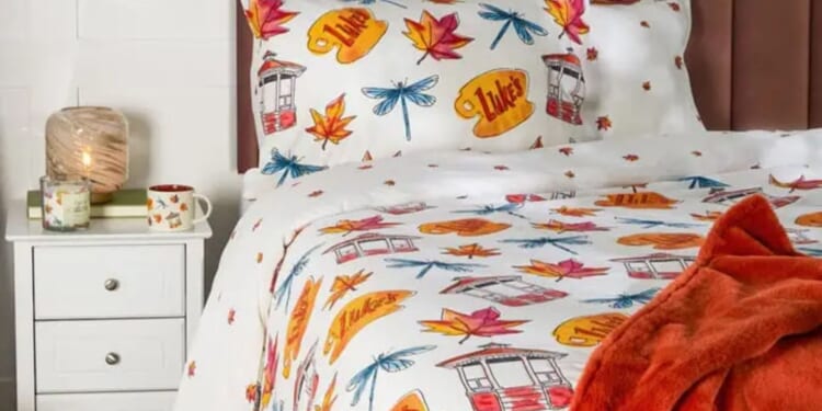 Shoppers are rushing to get their hands on Gilmore Girls bedding for just £12 at Home Bargains & it’s perfect for Autumn