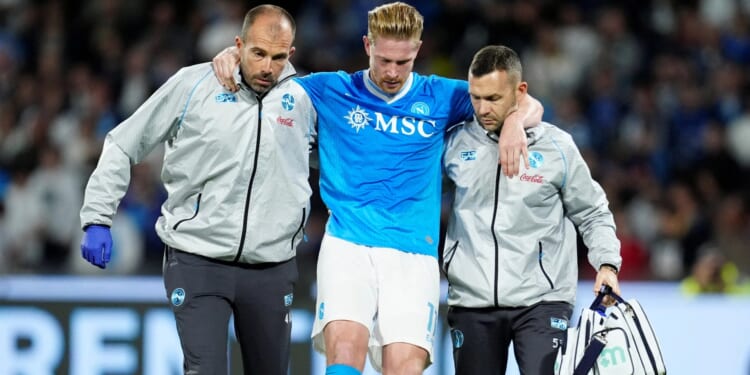 Kevin De Bruyne looks devastated as he's carried off pitch after pulling hamstring SCORING PENALTY