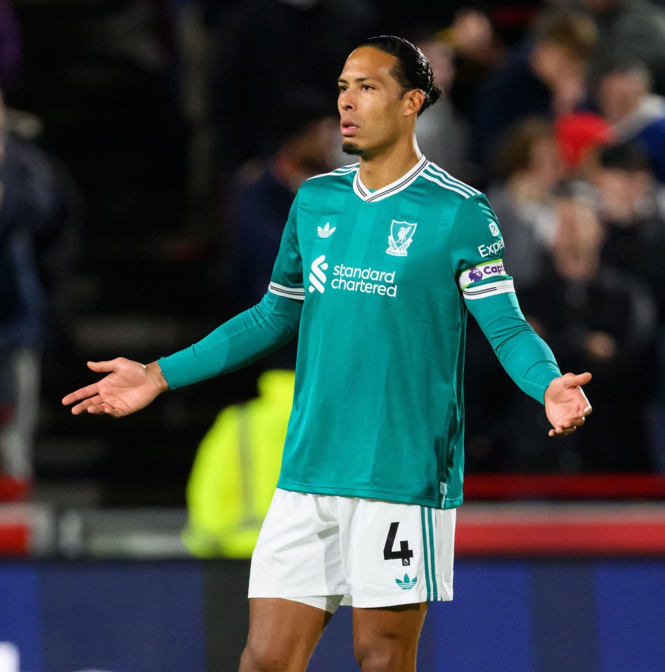 Brentford v Liverpool - Premier League - GTech Community Stadium - London. Virgil van Dijk. aftert 3rd goal. Picture : Mark Pain / Alamy Live News