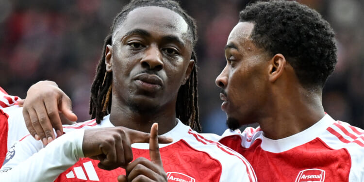 Arsenal 1 Crystal Palace 0: Unconvincing Gunners four points clear after another set-piece but left to sweat on injuries