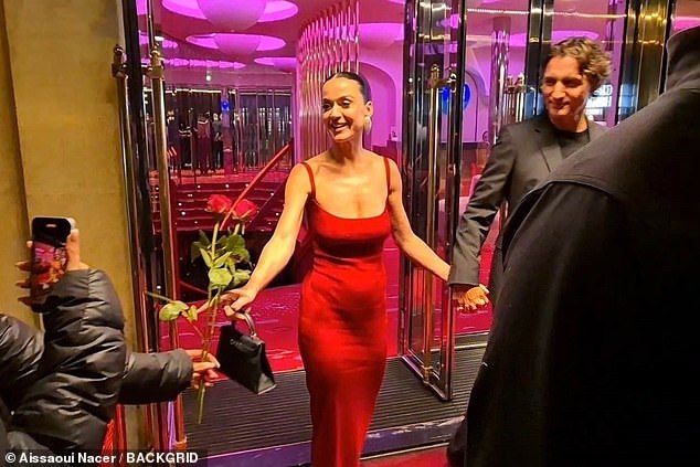 Katy took two roses from a waiting fan as they headed home after the bash