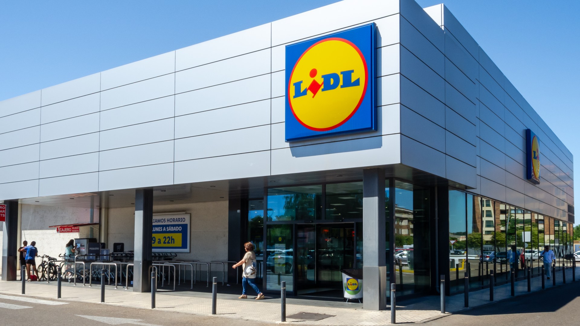 Lidl is launching ‘cosy’ middle aisle week to heat your home without turning the heating on & prices start at just £9.99