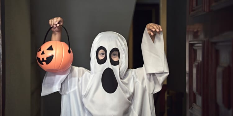 Five savvy ways to make an eerie Halloween costume for less