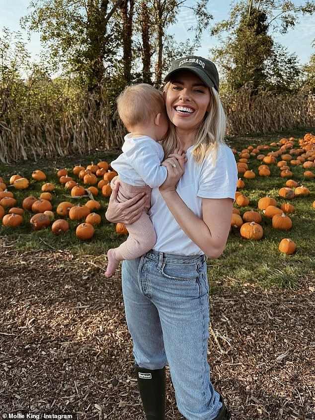 In the snap, she cut a casual figure in a pair of jeans and a white T-shirt, which she layered under an oversized black leather jacke