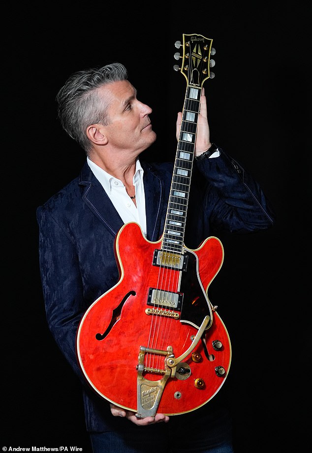 It comes after Noel 's guitar that was 'smashed up' by Liam when Oasis split has sold at auction for a huge amount