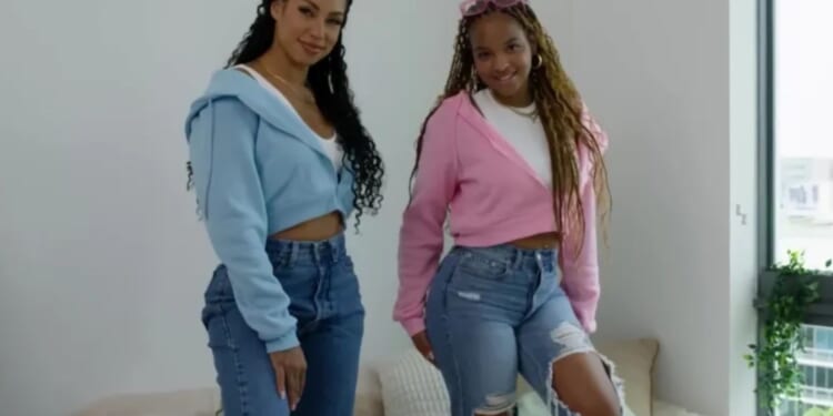 I chose a girlfriend who looks just like my mum, they even dress the same -people call me gross but I like what I like