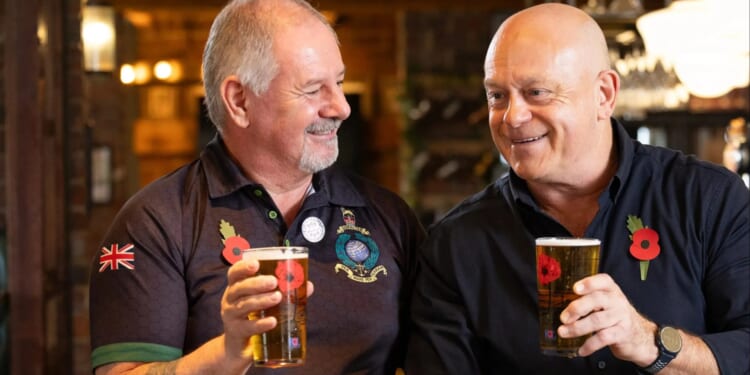 Ross Kemp joins Falklands veteran as they toast to Poppy Appeal with limited-edition pint glasses