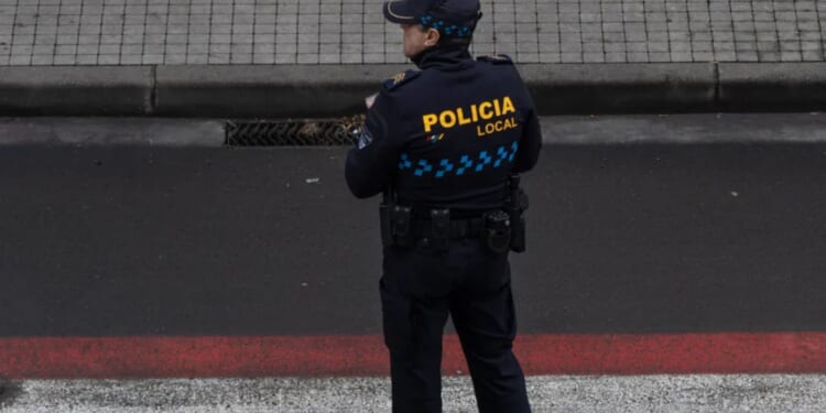 Brit stabbed with screwdriver by passerby in Spain after ‘refusing to give him a cigarette’ 