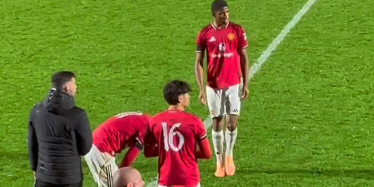 Two players subbed off 30 SECONDS into Man Utd clash in repeat of Robbie Savage tactics