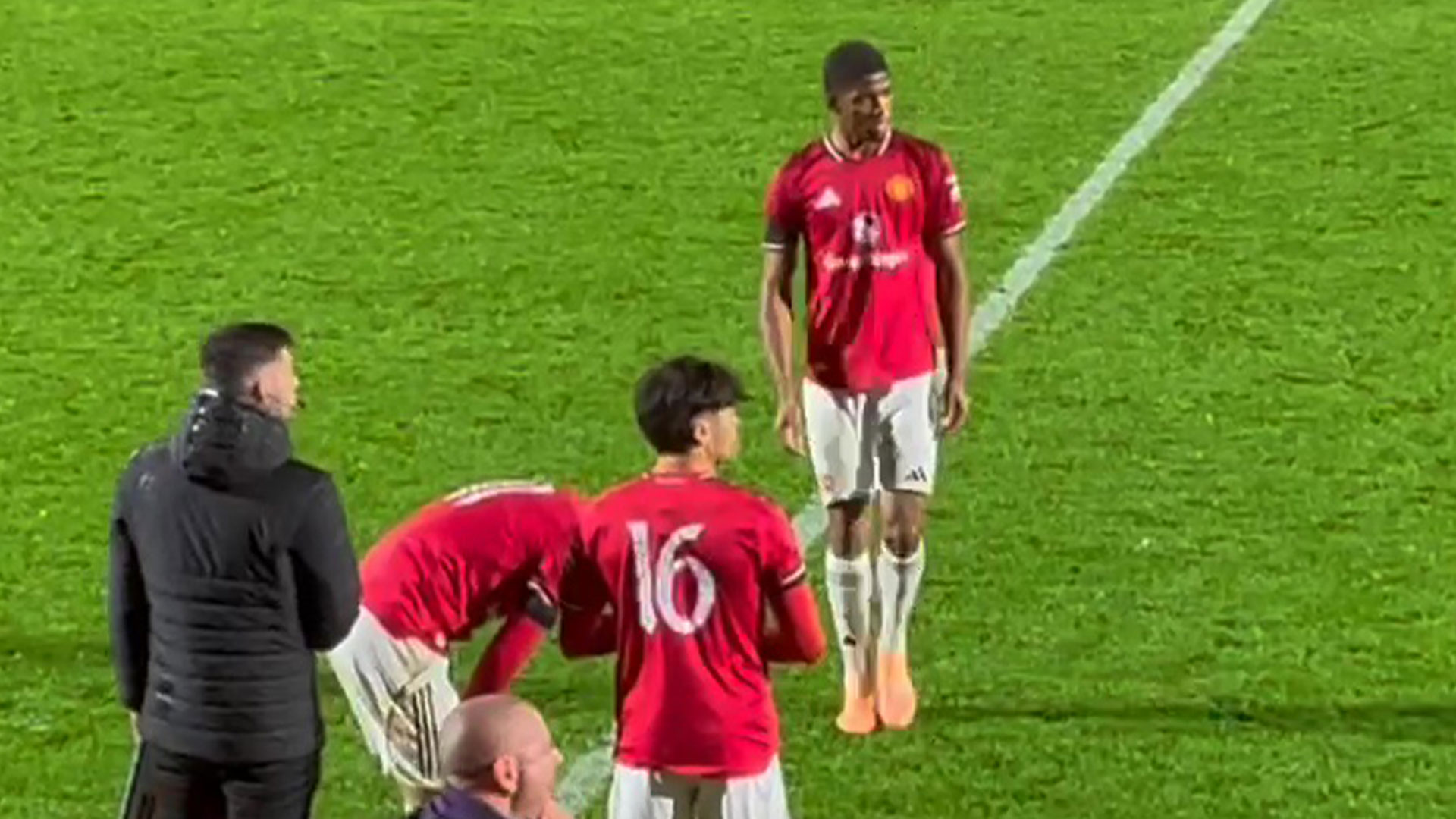 Two players subbed off 30 SECONDS into Man Utd clash in repeat of Robbie Savage tactics