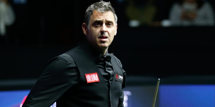 How much are Ronnie O'Sullivan and his rivals battling for?