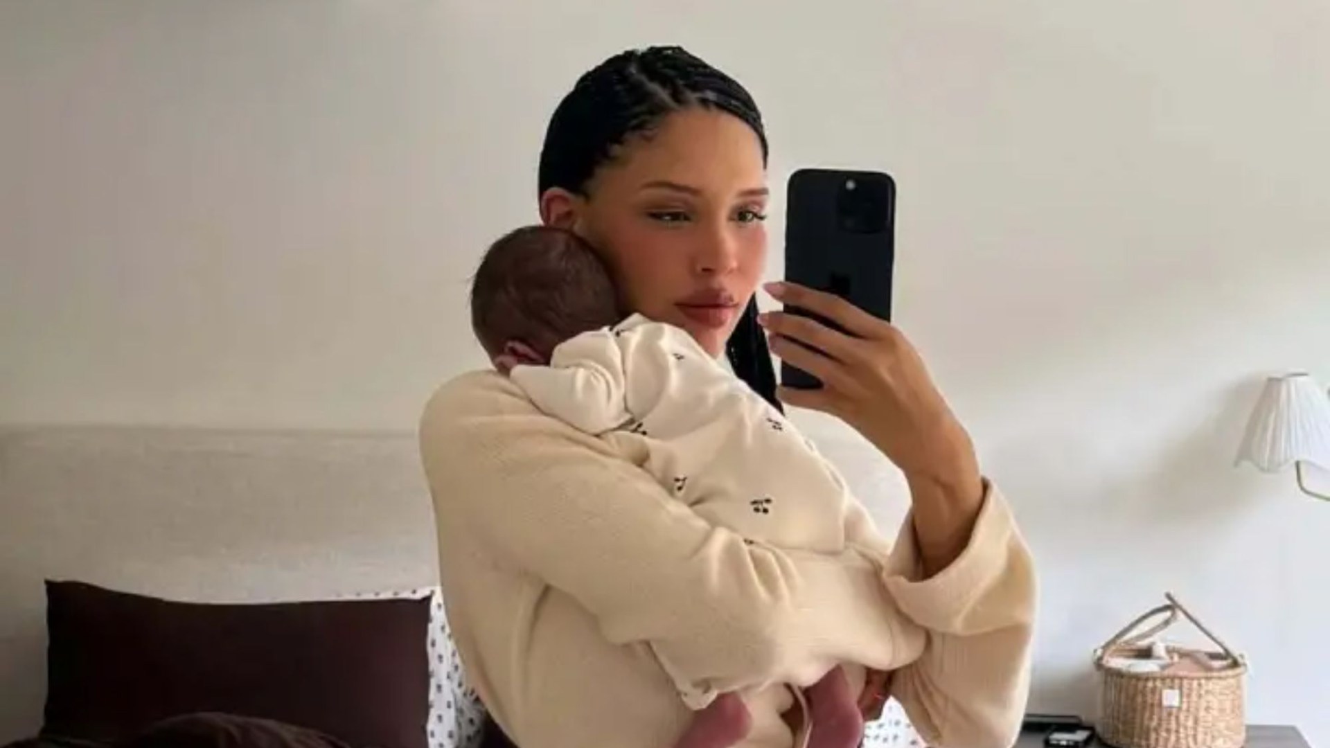 Tradwife mum Nara Smith slammed for ‘flaunting’ flat belly 2 weeks after giving birth for the fourth time