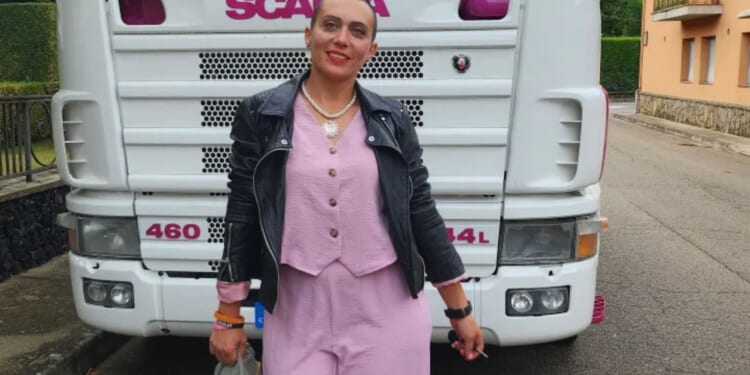 ‘Trucker girl’ influencer Oti Cabadas dies suddenly aged just 41 leaving petrolhead fans in mourning