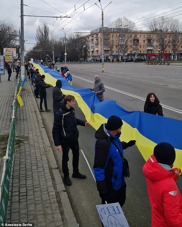 Anastasiia recorded a protest by brave Ukrainian activists and locals in Kherson against the Russian occupation of their city