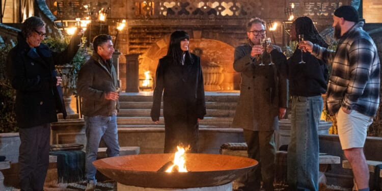 Watch the moment Celebrity Traitors Alan Carr 'gives away' he's a Traitor as he makes huge mistake ahead of final