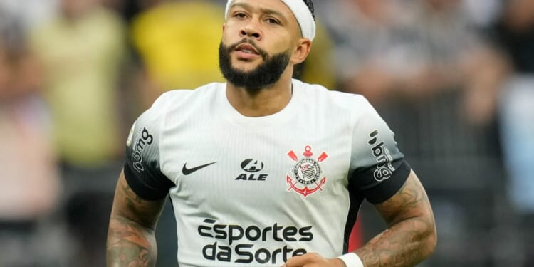 Ex-Man Utd star Memphis Depay, 31, accused of getting influencer pregnant before ghosting her after meeting at party