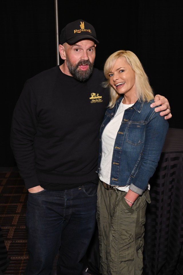 Ethan Suplee and Jaime Pressly posing together.