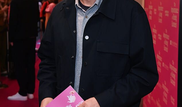 Alan Davies claimed Jennifer Aniston 'tried to seduce him' back in 1997 in a hilarious confession on Thursday