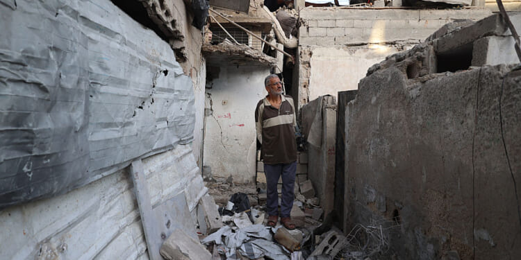 Amid Israeli Attacks, White House Official Denies Hamas Violated Ceasefire