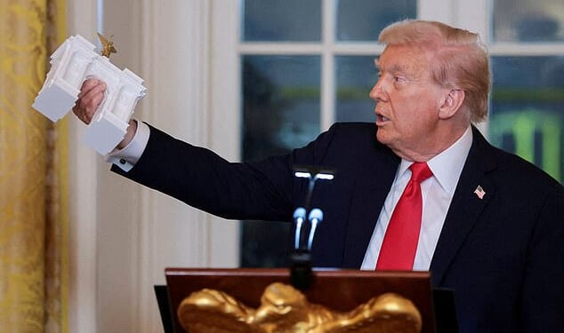 Trump unveiled his plans to build a grand arch across from the Lincoln Memorial during a dinner in the East Room