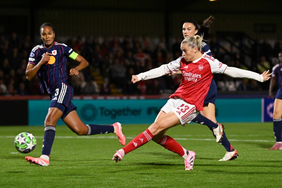 Alessia Russo scoring Arsenal's first goal during a UEFA Women's Champions League match.