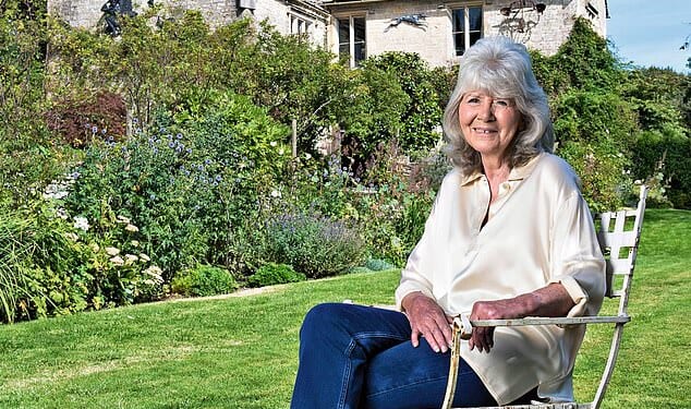 Dame Jilly¿s best-selling romps portraying the scandals, betrayals and fabulous lifestyles of the horse-loving country set earned her in excess of £5million