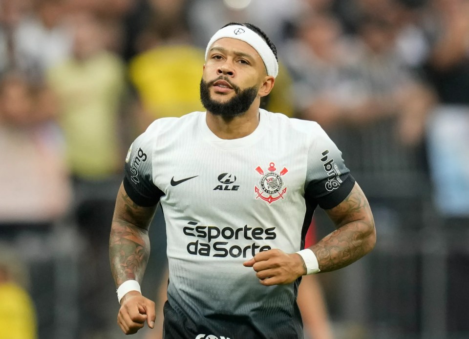 Memphis Depay playing for Corinthians during his debut in a Brazilian soccer league match.