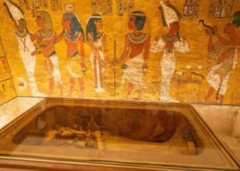 Flooding and unstable stone are causing serious damage to the tomb of King Tutankhamen in Egypt's Valley of the Kings.