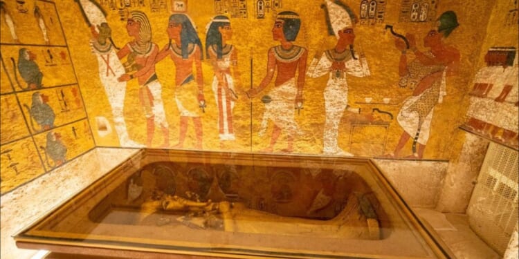 Flooding and unstable stone are causing serious damage to the tomb of King Tutankhamen in Egypt's Valley of the Kings.