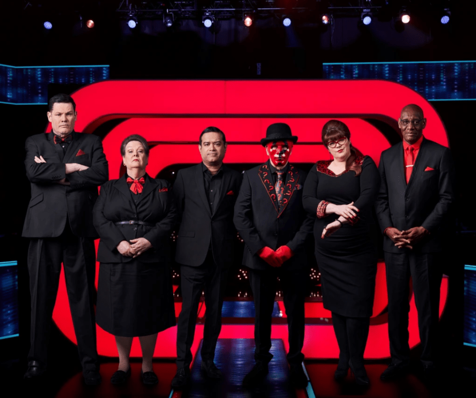 Six contestants, wearing black outfits with red accents, stand in front of a red "CHASE" logo.